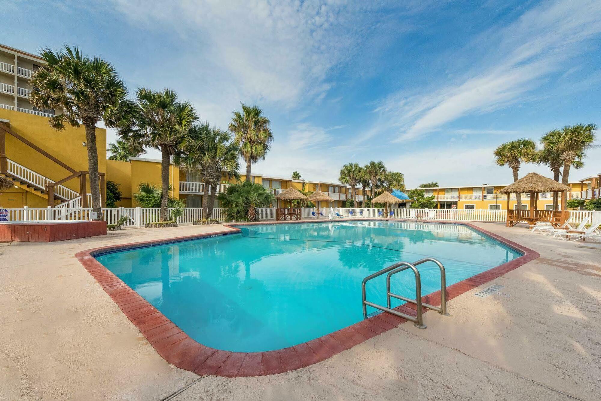 Quality Inn & Suites On The Beach Corpus Christi Exterior photo